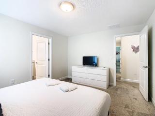 Amazing 5BR Townhouse near Disney - Private Pool - 4