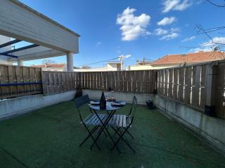 Bruyant studio proche centre, terrasse et parking - 9