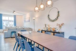 Beautiful Holiday Home for 10 with Garden - De Haan - 3