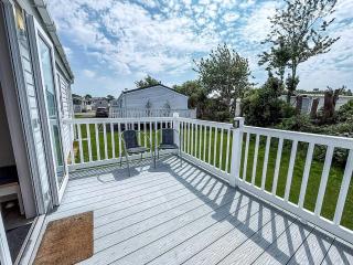 Beautiful 4 Berth Lodge With Decking At Manor Park In Hunstanton Ref 23038C - 1