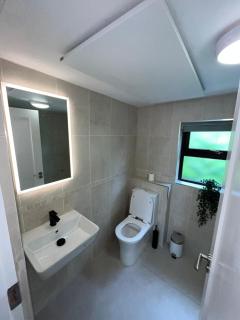 Oakdale Lodge - - 7