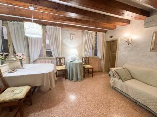 Rialto Elegant Hideaway near St Mark's Square - 9