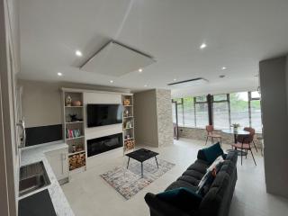 Oakdale Lodge - - 0