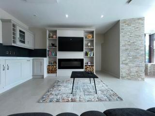 Oakdale Lodge - - 2