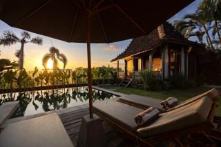 Charming 3BR Wooden Villa with Lush Garden Oasis by Santi Management - Canggu - 7