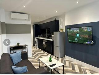 Kings Gate City Centre Apartments - 1 Bed - WIFI - Videocom Entry - Close to Bus & Train Stations - Professionals, Contractors & Tourist Ready - Peterborough - 5