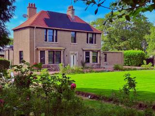 Red Roofs - 5BR Luxury - Large Gardens - EV Point - Near Edinburgh - Newtongrange - 0