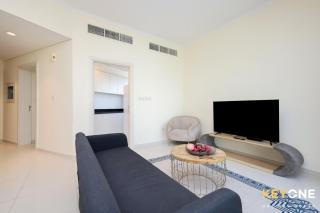 Carson Elegant Living in One Bedroom - 3