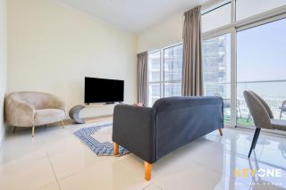 Carson Elegant Living in One Bedroom - 4