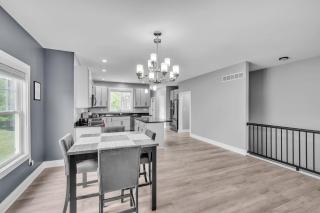 Pet-Friendly Getaway with Golf & Private Patio Retreat home - South Bend - 8