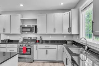 Pet-Friendly Getaway with Golf & Private Patio Retreat home - South Bend - 7