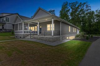 Pet-Friendly Getaway with Golf & Private Patio Retreat home - 6