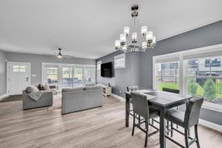 Pet-Friendly Getaway with Golf & Private Patio Retreat home - South Bend - 4