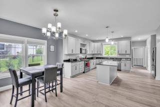 Pet-Friendly Getaway with Golf & Private Patio Retreat home - South Bend - 3