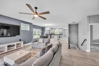Pet-Friendly Getaway with Golf & Private Patio Retreat home - South Bend - 1