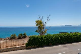 GuestHost - Seaview Apartments near Palermo - 4