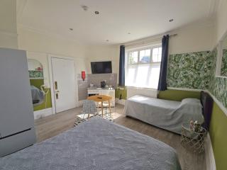 Glendevon House Hotel - Bromley - 6
