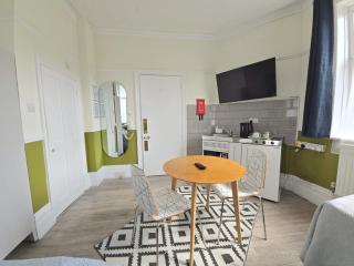 Glendevon House Hotel - Bromley - 9
