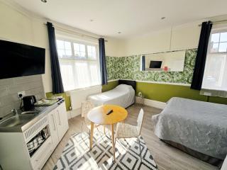 Glendevon House Hotel - Bromley - 7