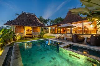 Charming 4BR Wooden Villa with Lush Garden Oasis by Santi mnagement - Canggu - 4