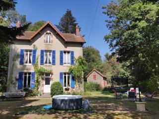 Romantic 19th century house with large garden and BBQ - La Celle-sous-Gouzon - 0