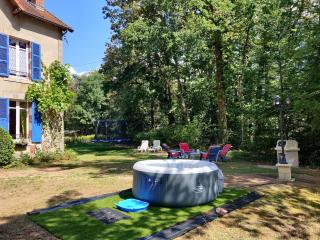 Romantic 19th century house with large garden and BBQ - La Celle-sous-Gouzon - 8