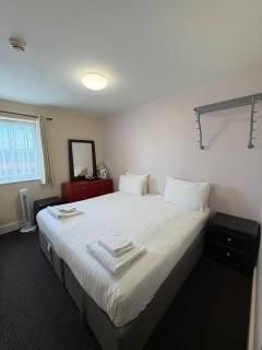 GO2 Gloucester Hotel by OYO - Gloucester - 9