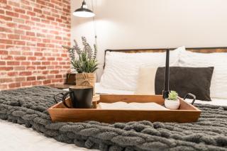 Awaken Your Senses King Bed Bsu Parking - Boise - 9