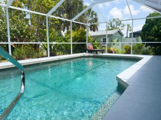 Tropical Paradise near to Manasota Key, private heated pool, Wifi - Englewood - 0