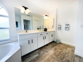 Tropical Paradise near to Manasota Key, private heated pool, Wifi - Englewood - 3