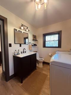Tall Pines Lodge great location sleeps 9 - Irons - 8