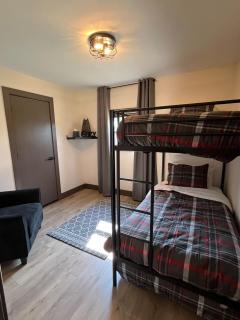 Tall Pines Lodge great location sleeps 9 - Irons - 5