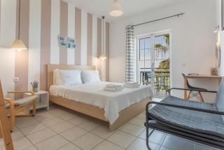 Bel Momento - Family Room - Alikanas - 1
