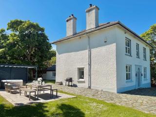 Luxurious Manor House with Sea Views - Sleeps 10 - Amlwch - 4