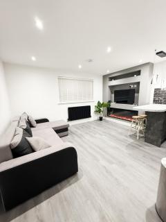 Silver Court Apartments - 2 Bed, 2 Bathroom Modern apartments - FREE Parking, WIFI and Videocom Entry - Peterborough - 8