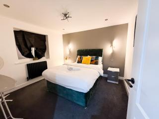 Silver Court Apartments - 2 Bed, 2 Bathroom Modern apartments - FREE Parking, WIFI and Videocom Entry - Peterborough - 7