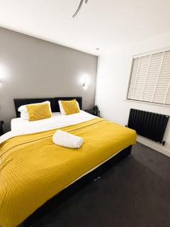 Silver Court Apartments - 2 Bed, 2 Bathroom Modern apartments - FREE Parking, WIFI and Videocom Entry - Peterborough - 3