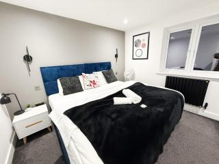 Silver Court Apartments - 2 Bed, 2 Bathroom Modern apartments - FREE Parking, WIFI and Videocom Entry - Peterborough - 2