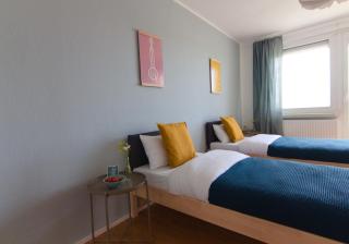 Modern 2BR apartment with 55" Smart TV & DeLonghi coffee machine - Magdeburgo - 3