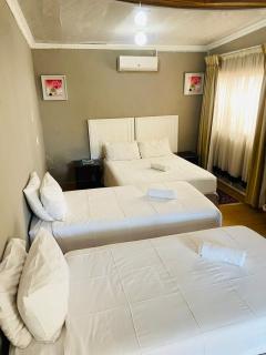 Genius Guesthouse & Tours - Maseru - 9
