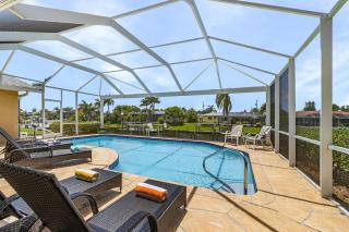 Charming Retreat with Paddleboards for Adventure - Much Ado About Sunshine - Roelens - Cape Coral - 5