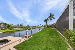 Charming Retreat with Paddleboards for Adventure - Much Ado About Sunshine - Roelens - 4