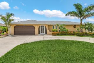 Charming Retreat with Paddleboards for Adventure - Much Ado About Sunshine - Roelens - 1