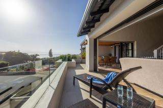 Sanctuary Beach Hideaway - 8 sleeper - 50m onto Robberg 5 - Plettenberg Bay - 8