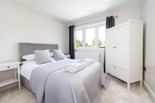 NEW! Elegant & Modern 5 bedroom home with Parking & Garden - Excellent Location! - Saint Leonards - 4
