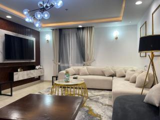 Midway Stays Gold Crest Prestige Premium Apartments DHA Lahore - Lahore - 1