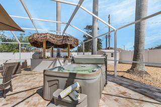Resort Style Living, Sleeps 12, Heated Pool & Hot Tub - Sea Breeze Oasis - Roelens - 9
