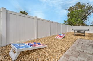 Resort Style Living, Sleeps 12, Heated Pool & Hot Tub - Sea Breeze Oasis - Roelens - 5
