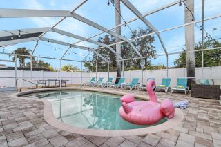 Resort Style Living, Sleeps 12, Heated Pool & Hot Tub - Sea Breeze Oasis - Roelens - 2