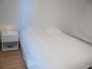 Small Hill Apartments - - 6